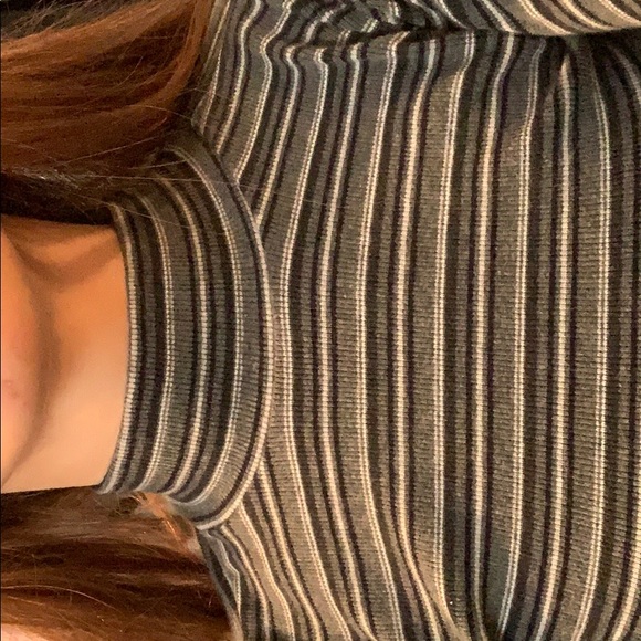 brandy Melville turtleneck - Picture 2 of 4